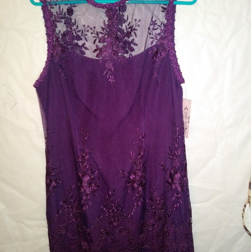 Lacey Dress - Picture 2 of 6